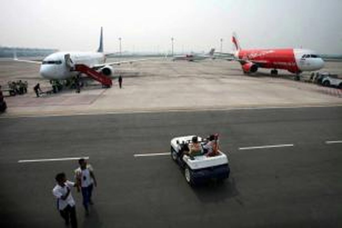 Sejumlah maskapai penerbangan bersiap untuk melakukan take off di Bandara Internasional Kualanamu, beberapa waktu lalu.