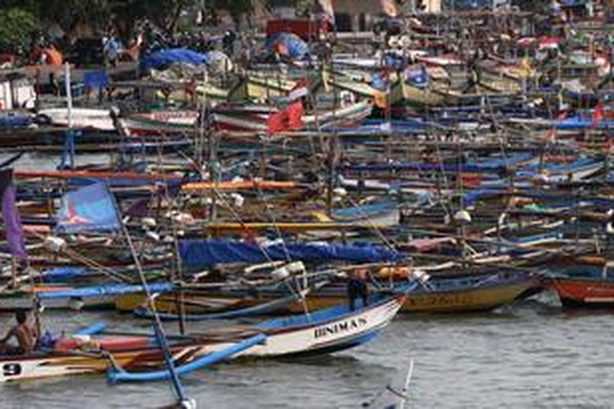 Ilustasi: Ratusan kapal nelayan parkir di Palabuhan Ratu, Kabupaten Sukabumi, Jawa Barat, Kamis (15/3/2012). 