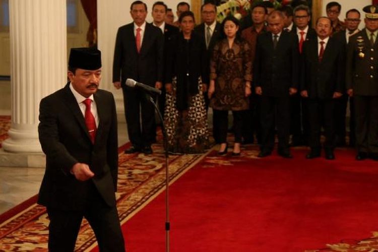 Jenderal Budi Gunawan saat dilantik sebagai Kepala Badan Intelijen Negara oleh Presiden Joko Widodo di Istana Negara, Jakarta, Jumat (9/9). Ia menggantikan Sutiyoso. Kompas/Wisnu Widiantoro (NUT) 
