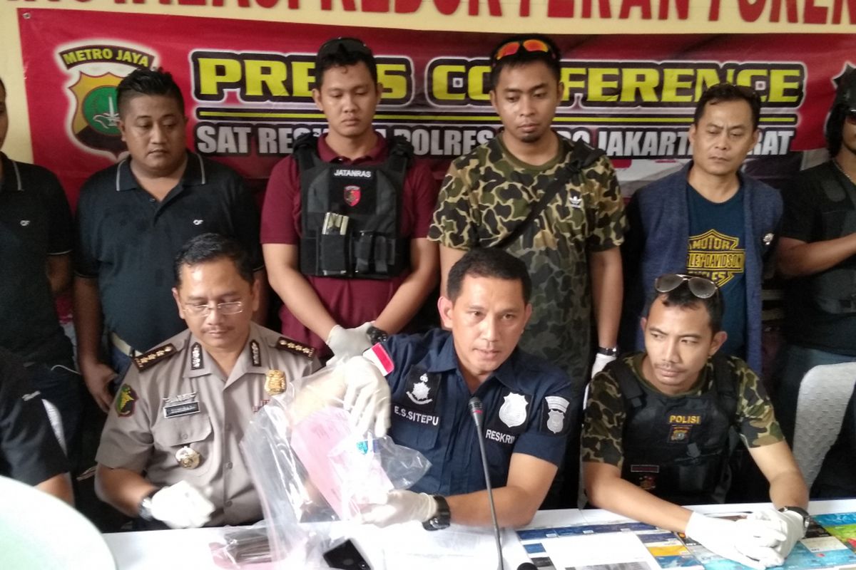 Kepolisian Jakarta Barat tembak mati pelaku spesialis ganjal ATM minimarket, Senin (23/4/2018) 