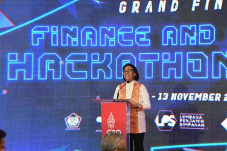 Menteri Keuangan Sri Mulyani mengenakan atasan dari bahan Tenun Buku Sulawesi