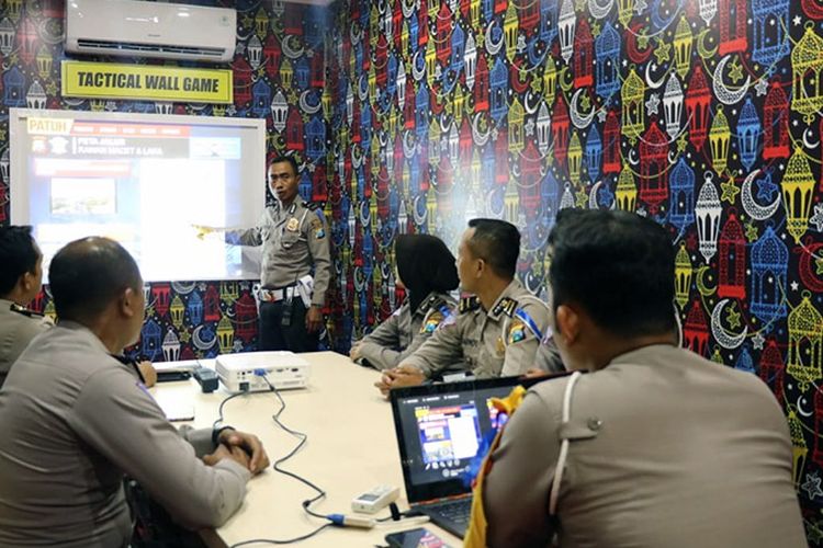 Ruang meeting yang ada di pos pengamanan Lebaran Polres Gresik di perempatan Duduksampeyan.