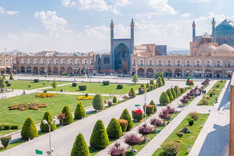 Keindahan Naqsh-e Jahan Square di pagi hari. (Shutterstock)