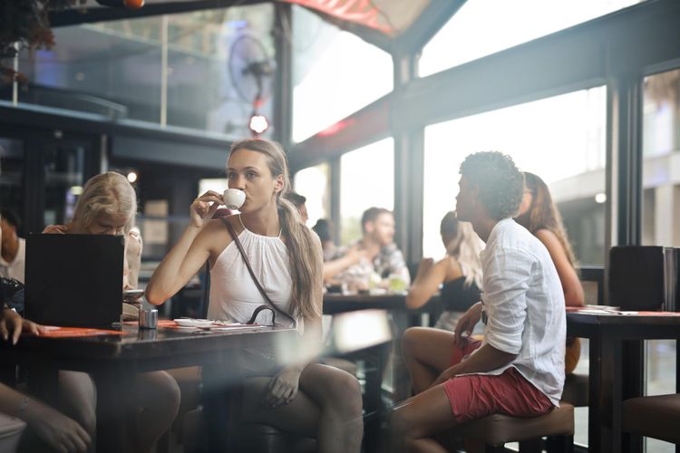 3 Kebiasaan yang Sering Dianggap Antisosial, Ternyata Tanda Orang Cerdas