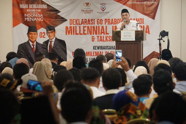 Ketua Umum Go Prabowo Sandi (GPS) Gumelar Yo menyampaikan pidato pada Deklarasi Go Prabowo Sandi Milenial dan Talk Show Kewirausahaan Peran Milenial di Era Industri 4.0 di Hotel EDS Jalan Raja Laut, Kuala Lumpur, Minggu (10/2/2019). Deklarasi dihadiri ratusan emak-emak, anak-anak muda dan Pekerja Migran Indonesia (PMI) dari berbagai negara bagian di Semenanjung Malaysia. Foto ANTARA / Agus Setiawan/ama. 