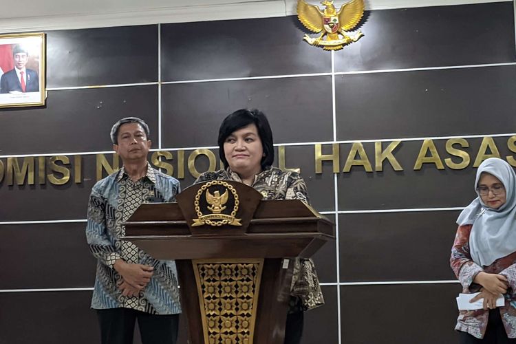 Ketua Komisioner Komnas HAM periode 2022-2027 Atnike Nova Sigiro saat konferensi pers di Kantor Komnas HAM, Jakarta Pusat, Senin (14/11/2022).