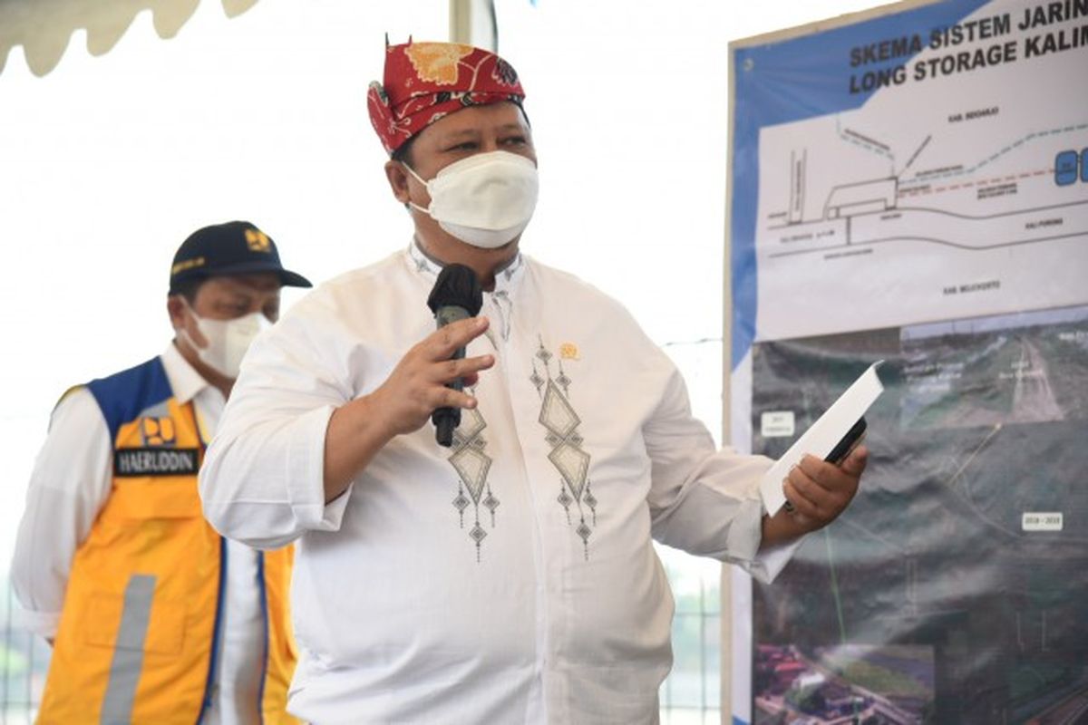 Anggota Komisi V Dewan Perwakilan Rakyat (DPR) Sigit Sosiantomo saat kunjungan kerja (kunker) Long Storage Kalimati, Sidoarjo, Senin (21/2/2022).