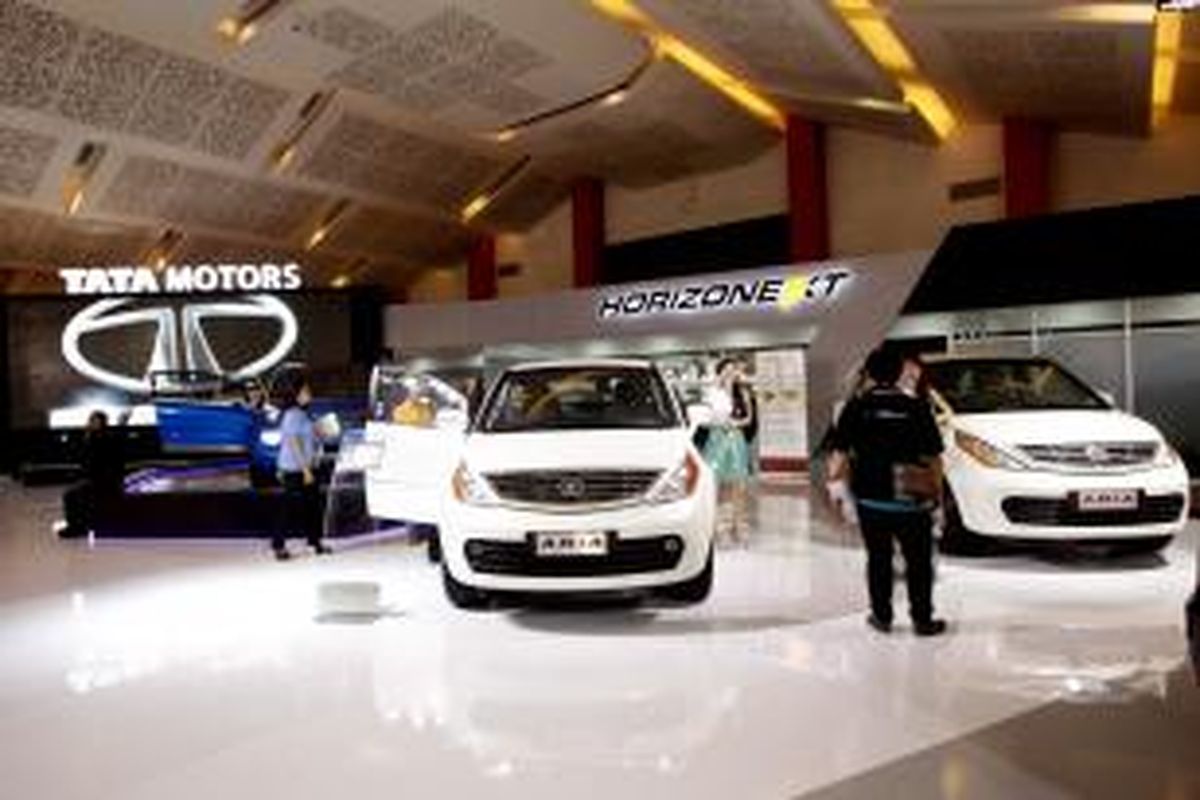Stan Tata Motors dalam pameran 22nd Indonesia International Motor Show 2014, di JIExpo, Kemayoran, Jakarta Utara, Kamis (18/9/2014). Pameran otomotif terbesar di Indonesia ini akan berlangsung hingga 28 September 2014.