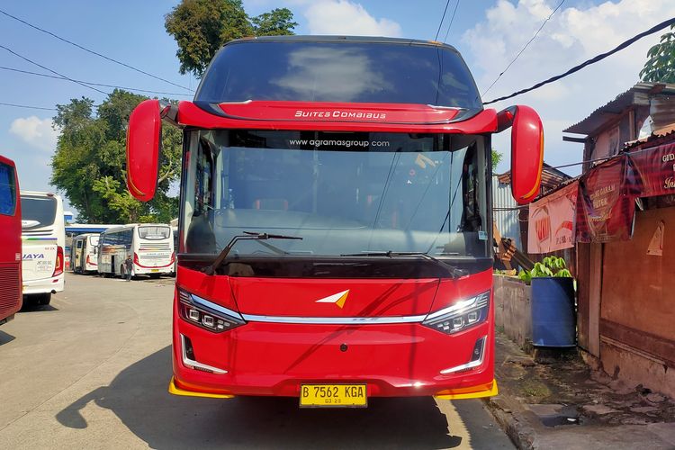 Bus Agra Mas di Terminal Baranangsiang, Bogor