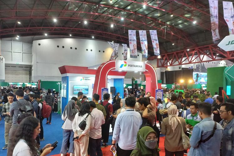 Para pencari kerja memadati Festival Pelatihan Vokasi (FPV) dan Job Fair Nasional 2023 di Jakarta International Expo atau Arena JIExpo Kemayoran.