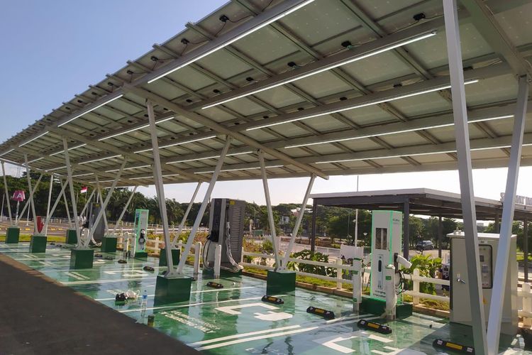 Utomo Charge+, penyedia solusi sistem pengisian daya kendaran listrik, memberikan akses secara gratis selama periode mudik Lebaran pada 5 April-14 April 2024.