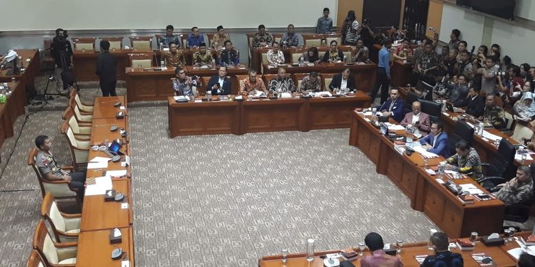 Uji kelayakan dan kepatutan terhadap calon tunggal Kapolri, Komjen Idham Azis oleh Komisi III DPR di Kompleks Parlemen, Senayan, Jakarta, Rabu (30/10/2019)