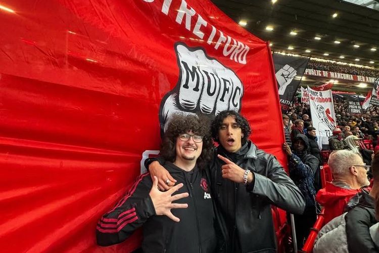 Frank Illet, fans MU, bernazar potong rambut setelah 5 kemenangan beruntun. 