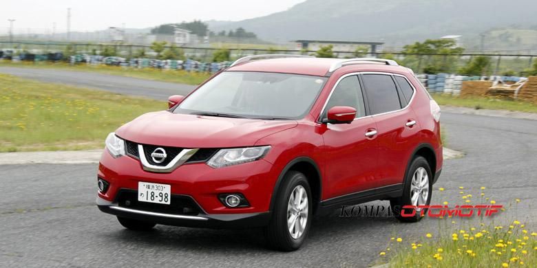 Nissan X-Trail baru dites di Sirkuit Autopolis, Jepang.