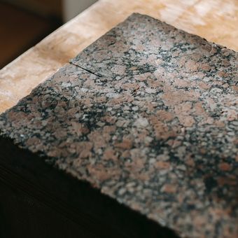 Ilustrasi penggunaan granit di rumah. 