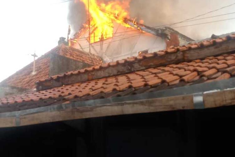 Kondisi kos kebakaran di Jalan Peterongan Kota Semarang, Kamis (27/7/2023).