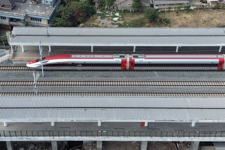 Saham Whoosh Beralih ke Pemerintah, Ekonom Soroti Risiko APBN di Masa Depan