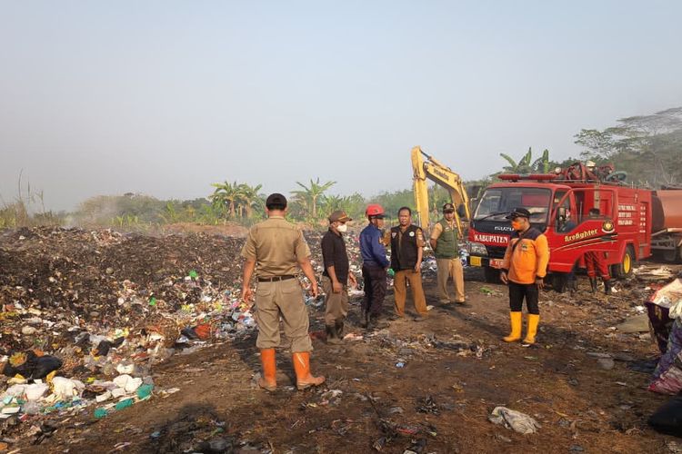 TPA Malabar Cilacap Terbakar Dipicu Gas Metana, Penanganan 1 Jam Pakai 8.000 Liter Air