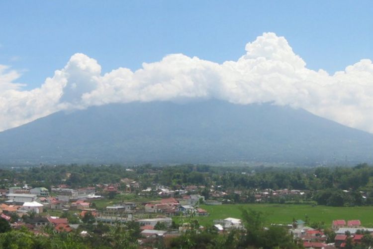 Gunung Marapi di Sumatera Barat.