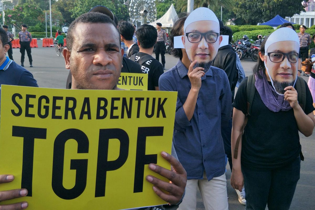 Setahun kasus penyerangan kepada Penyidik senior KPK Novel Baswedan diwarnai dengan aksi demonstrasi di depan Istana Negara, Jakarta, Rabu (11/4/2018).