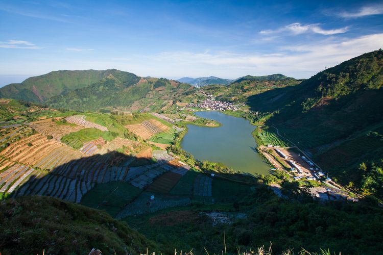 Pemandangan Telaga Cebong di Dieng, Jawa Tengah.