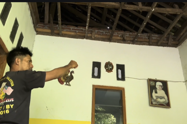 Kerusakan.rumah.Siswanto usai disambar petir, Selasa (18/2/2025)