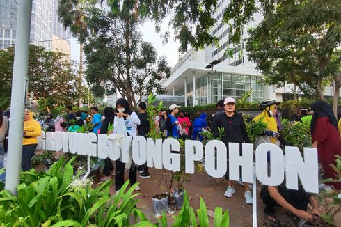 Cuaca Cerah, CFD Sudirman-Thamrin Pengunjung Berbondong-bondong Bawa Pulang Benih Pohon