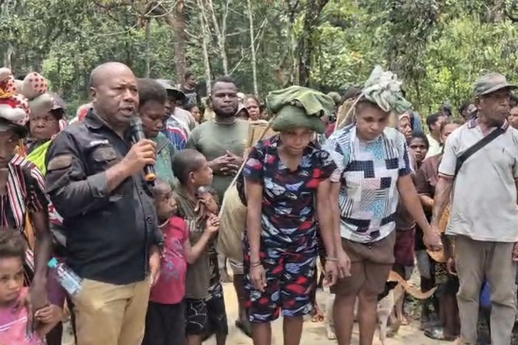 Setelah 6 Tahun Mengungsi di Hutan, Puluhan Warga Maybrat Papua Akhirnya Pulang