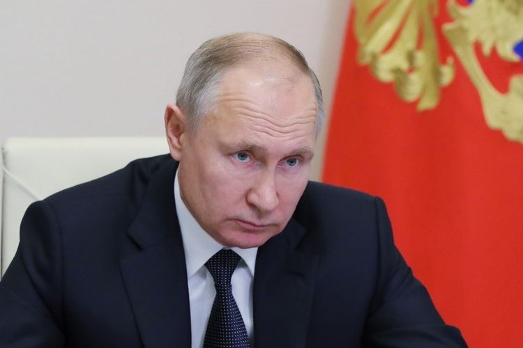 Putin yang berusia 68 tahun sebelumnya mengatakan bahwa vaksin Rusia efektif dan aman. 