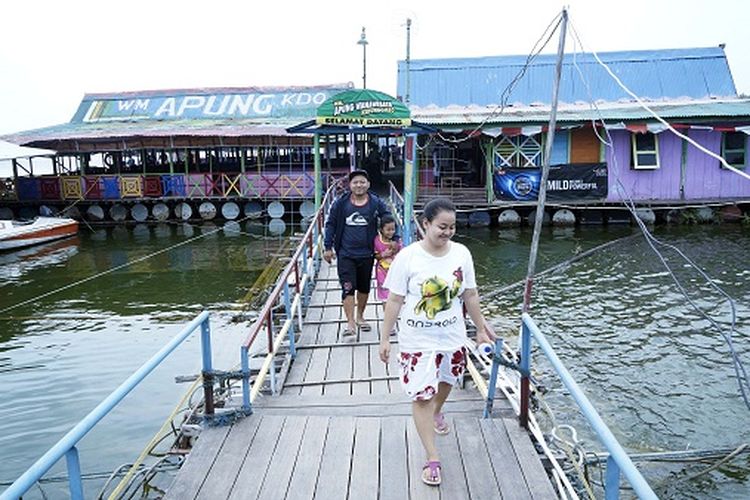 Warung Apung Waduk Kedung Ombo