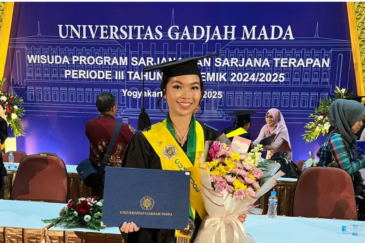 Claire Emmanuel, salah satu mahasiswa Kedokteran UGM yang mendapat IPK 4,0 dan gelar cumlaude.