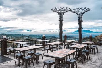 Healing di Bandung, 7 Tempat Makan dengan View Pemandangan Alam