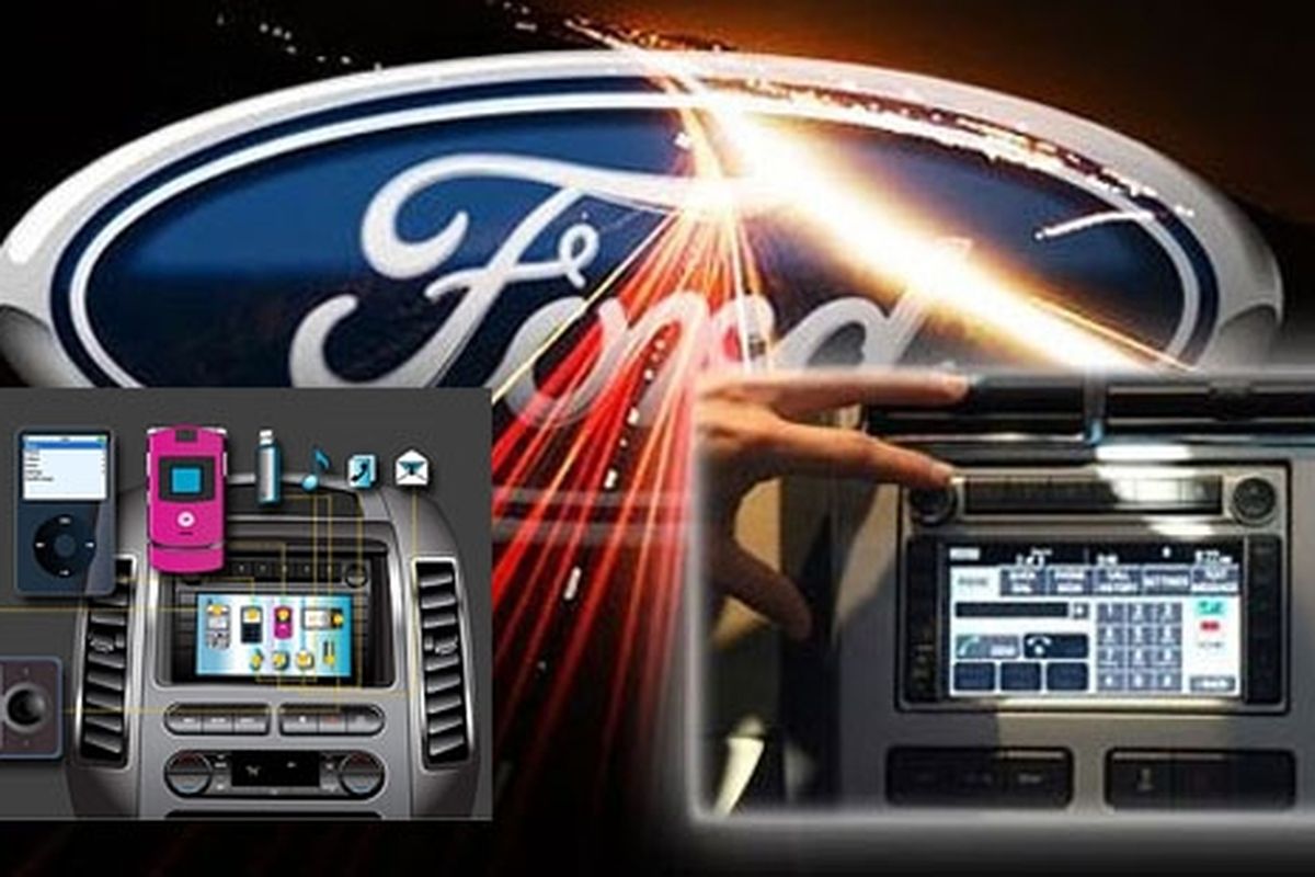 Fitur Ford SYNC pada All-New Ford Focus sangat membantu pengemudi untuk selalu terkoneksi. Tetapi, keselamatan tetap paling penting.