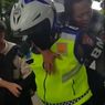 Viral, Aksi Bripka Sigit Gendong Penumpang Transjakarta yang Kena Serangan Jantung
