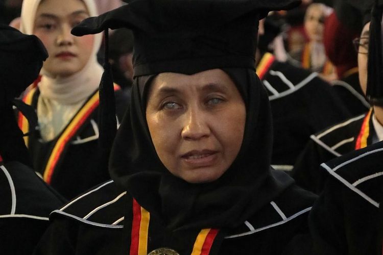 Kisah Ainun, Guru SLB Tunanetra yang Berhasil Selesaikan Kuliah S2 di UPI