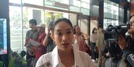 Happy Salma Menangis Usai Nadiem Divonis 10 Tahun Penjara