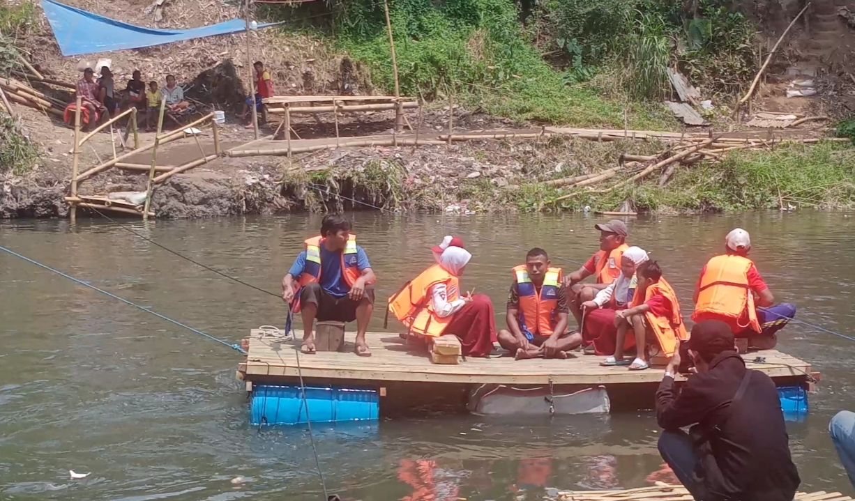 Pemkot Malang Akan Hentikan Aktivitas Penyeberangan Sungai Gunakan Rakit