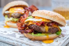 Tips Makan Burger dari Penjual, Santap Langsung di Restoran