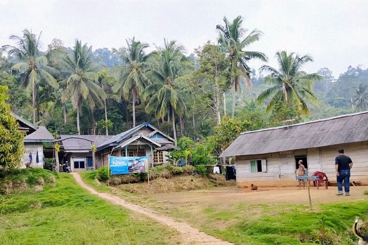 Tak Menunggu PLN, Warga Gunung Bundar Pesawaran Patungan Hadirkan Listrik Sendiri