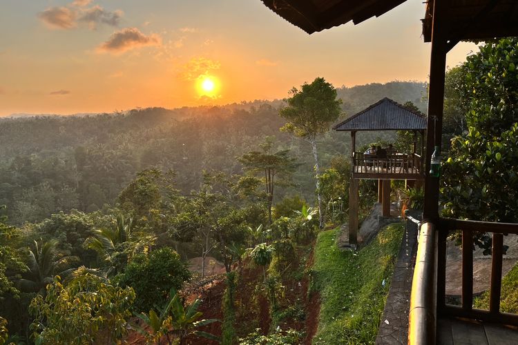 Bukit Baruno, Wajah Lain Pangandaran di Tengah Rimbunnya Perbukitan