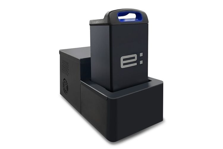 Baterai Honda Mobile Power Pack e: kini dikembangkan sebagai sumber listrik cadangan bagi rumah tangga, usaha kecil, sekolah, dan fasilitas umum lainnya.