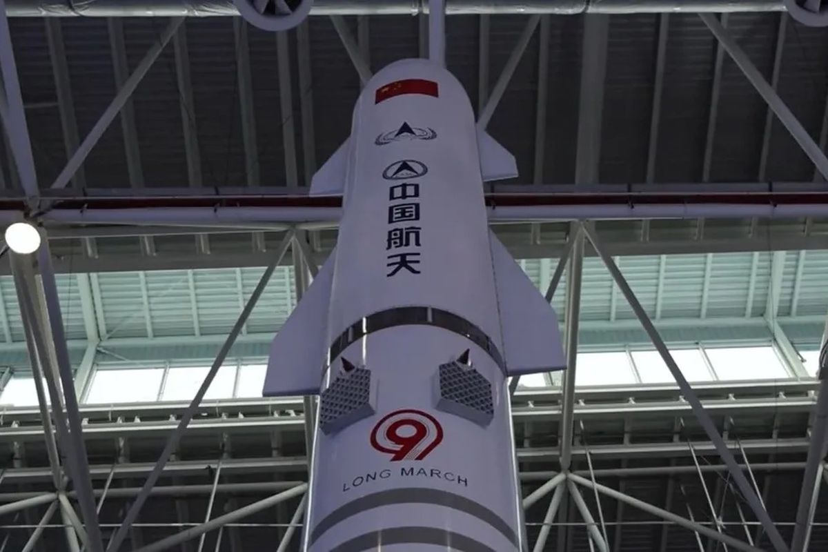 Roket Long March 9 buatan China, pesaing SpaceX.