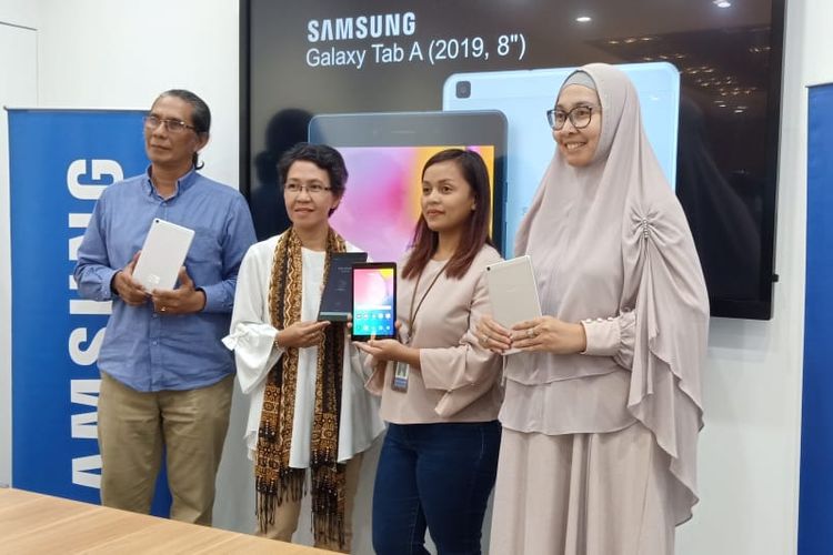 Konferensi pers kerja sama antara Samsung Electronics Indonesia dan PesonaEdu yang digelar di Jakarta (30/10/2019). Dalam kesempatan tersebut, Samsung memperkenalkan Samsung Galaxy Tab A 2019 8 inci yang dipadu bersama aplikasi pembelajaran PesonaEdu yang diharapkan menjadi perangkat digital untuk proses pembelajaran yang efektif secara digital dan ramah anak di dalam Samsung Smart Learning Class.
