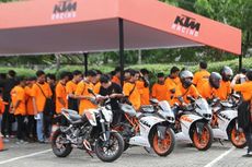 Rider KTM Warnai Oranye Minggu Jakarta