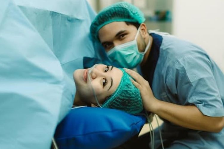 Momen Haru Kelahiran Anak Pertama Aaliyah Massaid dan Thariq Halilintar