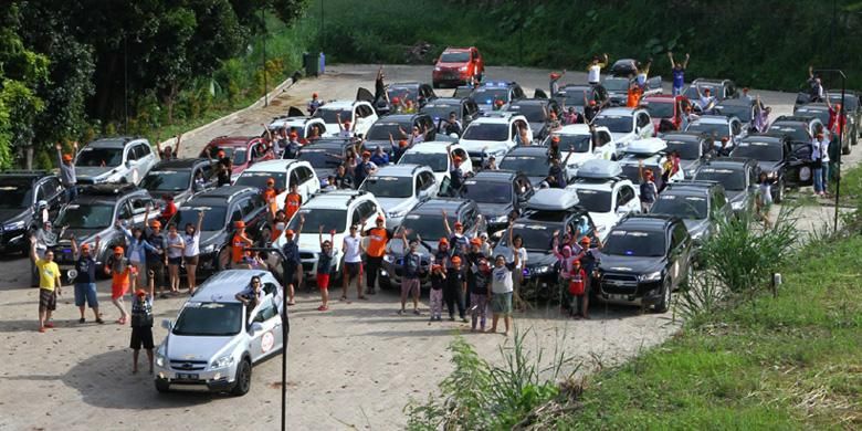 Komunitas Chevrolet Captiva Club dalam sebuah kegiatan petualangan bersama keluarga.