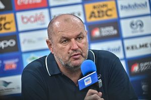 Persib Vs Semen Padang, Bola dan Lapangan Picu Reaksi Hodak