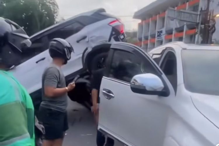 Viral Tabrakan Beruntun Mobil Mewah di Medan, Polisi: Ada 10 Kendaraan