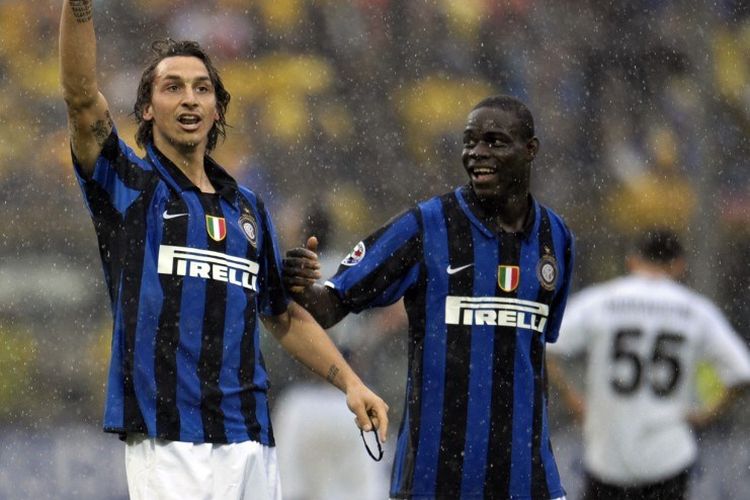 Zlatan Ibrahimovic (kiri) dan Mario Balotelli (kanan) ketika masih berseragam Inter Milan pada tahun 2008.