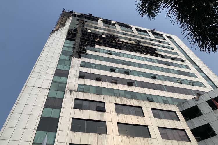 Kebakaran Gedung Bapenda DKI Padam Sepenuhnya, tapi Masih Dijaga Damkar